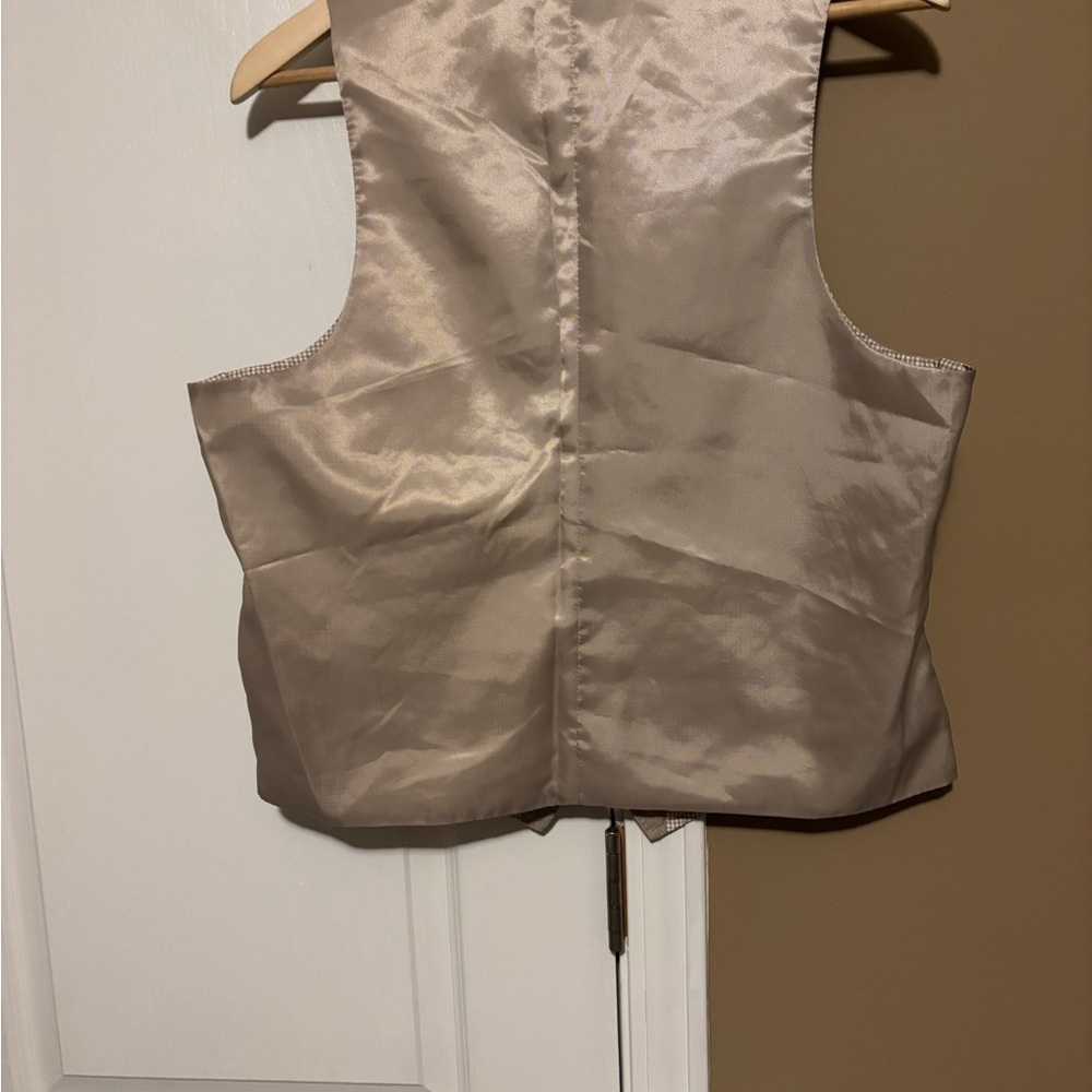 Men’s Saddlebred Vest Size M Beige Tan color. - Picture 4 of 8